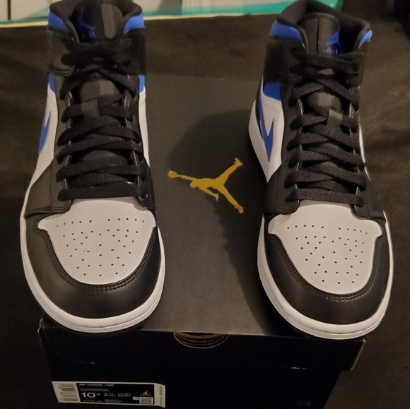 Jordan 1 Mid - Picture 3 of 4